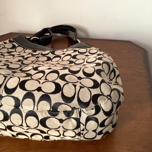 Coach Lynn Hobo Shoulder Signature Purse Bag - Picture 9 of 17